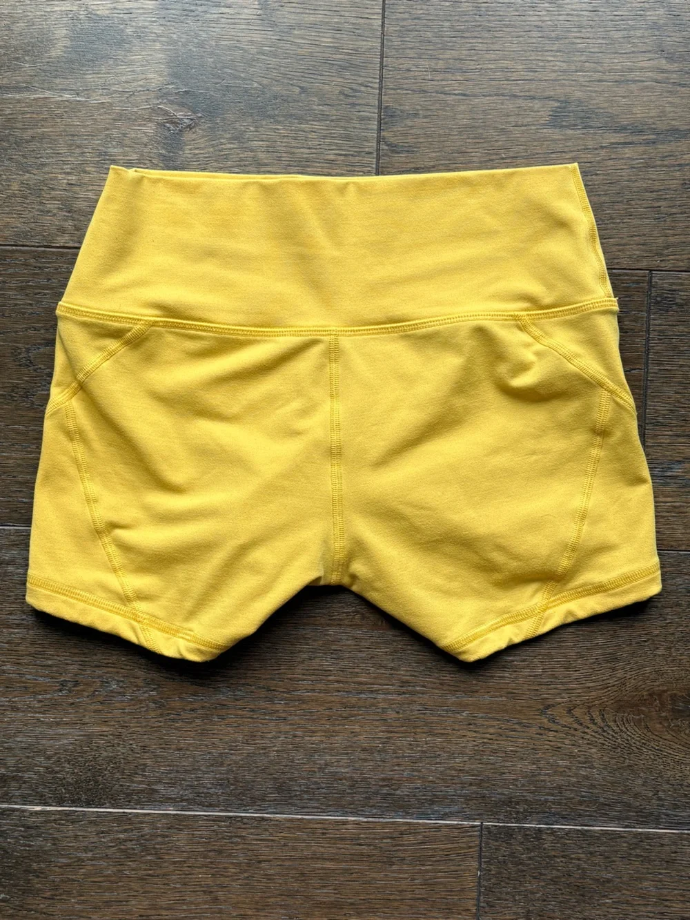 Fleo apex contour shorts